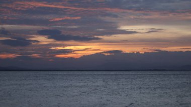 Gölde gün batımı