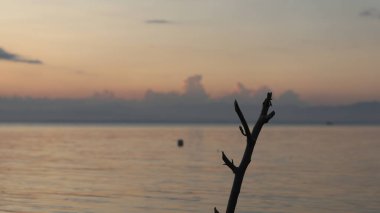 Gölde gün batımı