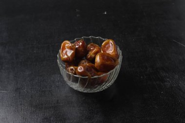 Dağlı tropik deniz manzarası
