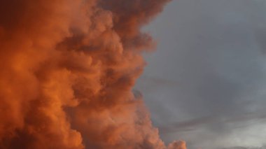 Akşamın altın bulutları Gün batımlarıyla