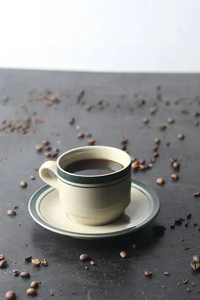 Kahve Fincanı Fasulye Siyah Zemin — Stok fotoğraf