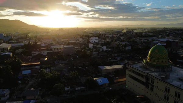 Αεροφωτογραφία Του Τζαμιού Στο Κέντρο Της Πόλης Ηλιοβασίλεμα — Φωτογραφία Αρχείου