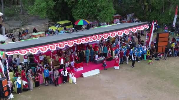 Gorontalo Endonezya Ağustos 2023 Endonezya Bayrağını Indirme Törenine Köylüler Şahit — Stok video