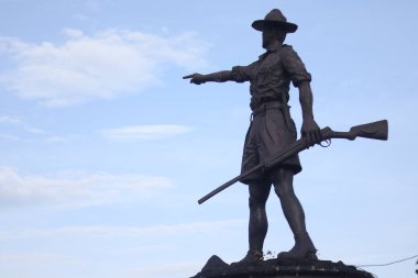 Gorontalo, Endonezya - 07 Eylül 2022: Taruna Remaja Meydanı 'ndaki Nani Wartabone Anıtı