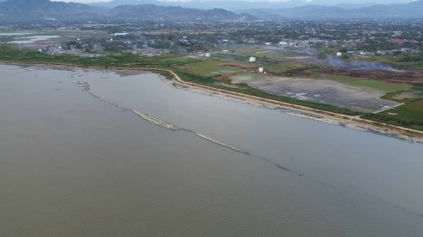 Kuraklık 'ın hava görüntüsü Limboto Gölü, Gorontalo, Endonezya' yı vurdu