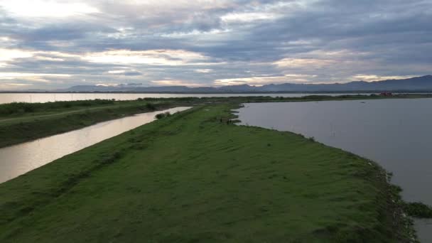 Vista Aérea Del Lago Limboto Gorontalo Indonesia Nuevo Camino Largo — Vídeo de stock