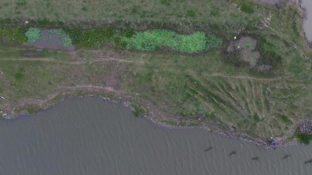 Widok Lotu Ptaka Gorontalo Indonezja Nowa Droga Wzdłuż Krawędzi Jeziora — Wideo stockowe