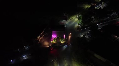 Gece vakti Bolango, Gorontalo anıtının hava manzarası.