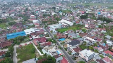 evlerin ve sokakların havadan görünüşü