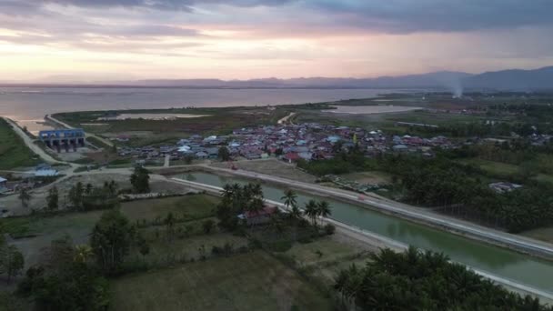 Воздушный Вид Красивый Золотой Закат Сельской Местности — стоковое видео