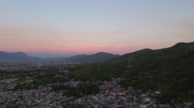 Kırsal kesimde sabahın erken saatlerinin hava görüntüsü