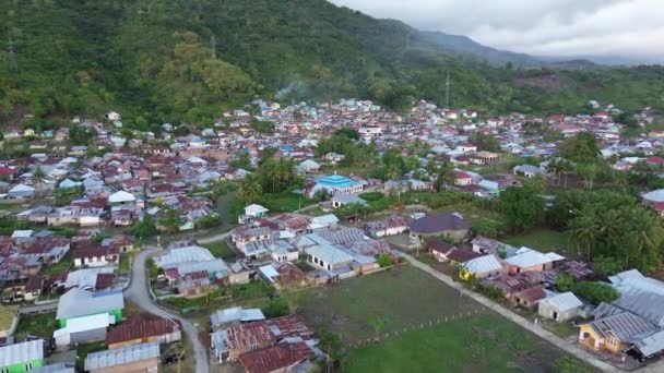 人口密集した集落の空中観測 家屋の空中ビュー — ストック動画