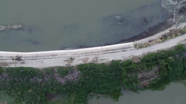 四肢湖 ゴロンタロ インドネシア 湖の端に沿って新しい道は形を取ります — ストック動画