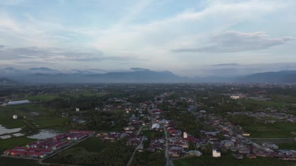 Vedere Aeriană Așezărilor Din Mediul Rural Munți Fundal — Videoclip de stoc