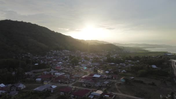 人口密集した集落の空中観測 家屋の空中ビュー — ストック動画