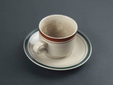 seramik kupa siyah arkaplanda izole