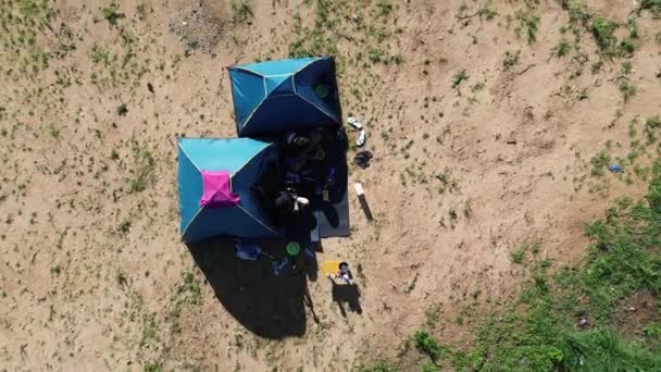 山頂の登山テント アラン山頂のキャンプ場の雰囲気 — ストック動画