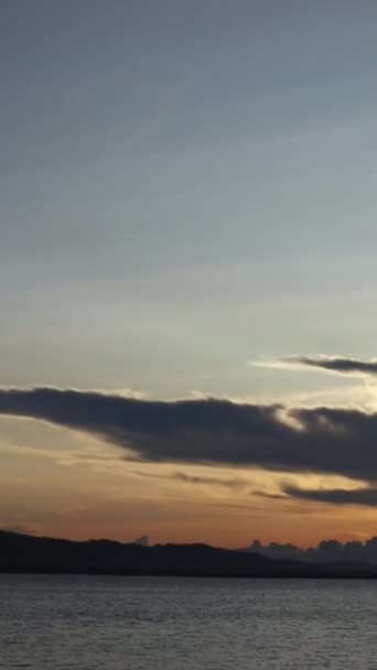 Vertical Video Beautiful View Sunset Summer Day Lake Sunset — Vídeo de Stock