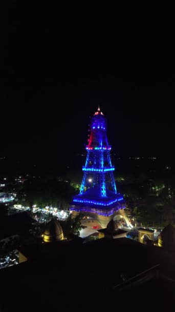 Vertikální Záběry Záběrů Limboto Majesty Tower Nebo Pakaya Tower Noci — Stock video
