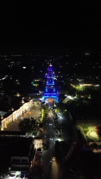Verticale Drone Beelden Van Limboto Majesty Tower Pakaya Tower Nachts — Stockvideo