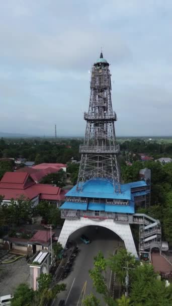 Vertical Drone Footage Limboto Tower Pakaya Tower Morning Inglês Majestosa — Vídeo de Stock