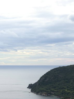 Dağın tepesinden Güzel Deniz Burnu Manzarası