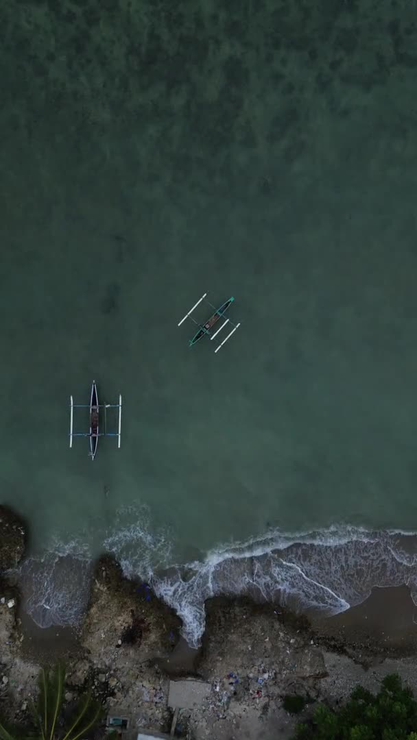 Vista Aérea Los Barcos Pesca Playa — Vídeos de Stock