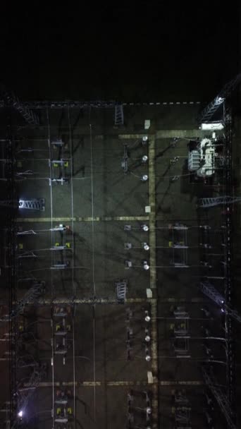 高圧サブステーションの垂直ドローンフッテージ — ストック動画