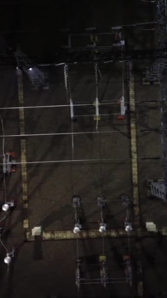 高圧サブステーションの垂直ドローンフッテージ — ストック動画