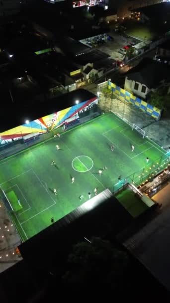 Vertical Drone Footage Von Mini Fußballspiel Fußball Minifußballfeld Und Fußballer — Stockvideo