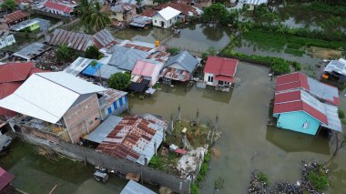 Tualango köyü, Gorontalo, Endonezya 'daki sel basmış bölgenin havadan görüntüsü