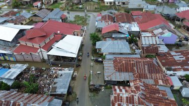 Tualango köyü, Gorontalo, Endonezya 'daki sel basmış bölgenin havadan görüntüsü