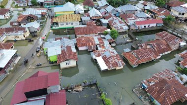 Tualango köyü, Gorontalo, Endonezya 'daki sel basmış bölgenin havadan görüntüsü