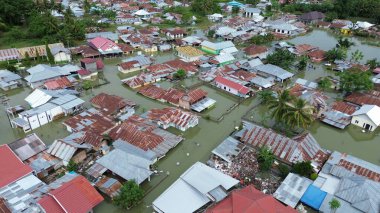 Tualango köyü, Gorontalo, Endonezya 'daki sel basmış bölgenin havadan görüntüsü 