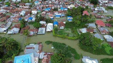 Tualango köyü, Gorontalo, Endonezya 'daki sel basmış bölgenin havadan görüntüsü 