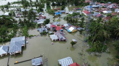 Tualango köyü, Gorontalo, Endonezya 'daki sel basmış bölgenin havadan görüntüsü 