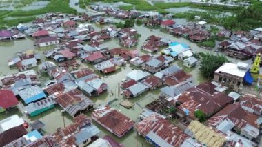 Tualango köyü, Gorontalo, Endonezya 'daki sel basmış bölgenin havadan görüntüsü 