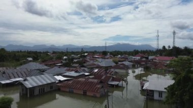Tualango köyü, Gorontalo, Endonezya 'daki sel basmış bölgenin havadan görüntüsü 