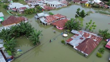 Tualango köyü, Gorontalo, Endonezya 'daki sel basmış bölgenin havadan görüntüsü 
