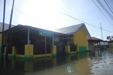 Tualango, Gorontalo, Endonezya köyünde sel baskınlarına uğrayan evler