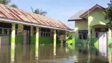 Gorontalo 'daki Okul Sel Suları Altında