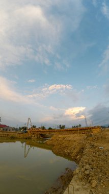 Endonezya 'nın Gorontalo kasabasında yeni bir yol inşaatı.