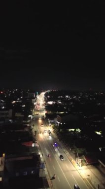 Gorontalo şehrinin Endonezya 'daki dikey insansız hava aracı görüntüleri. Kuş bakışı.