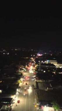 Gorontalo şehrinin Endonezya 'daki dikey insansız hava aracı görüntüleri. Kuş bakışı.