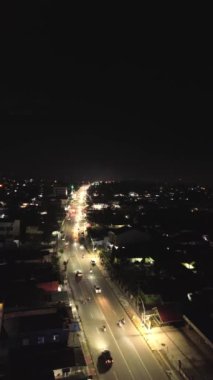 Gorontalo şehrinin Endonezya 'daki dikey insansız hava aracı görüntüleri. Kuş bakışı.