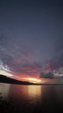 Günbatımı Limboto Gölü, Gorontalo, Endonezya