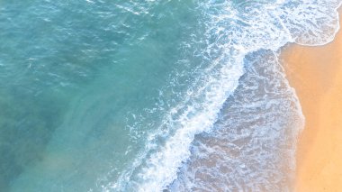 Güzel tropikal sahil ve denizin hava manzarası 