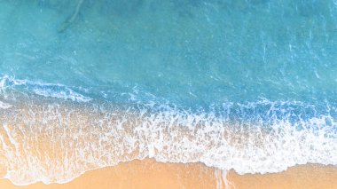 Güzel tropikal sahil ve denizin hava manzarası 