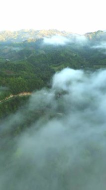 Sisli Dağ Manzarası Hava Görüntüsü