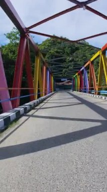 Renkli Çelik Köprü Üstgeçidi